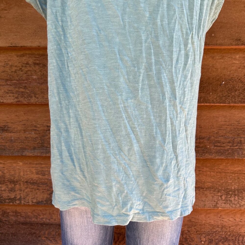 Gloria Vanderbilt Ladies Embroidered V-Neck Shirt Top Mineral Blue Medium - Picture 8 of 8
